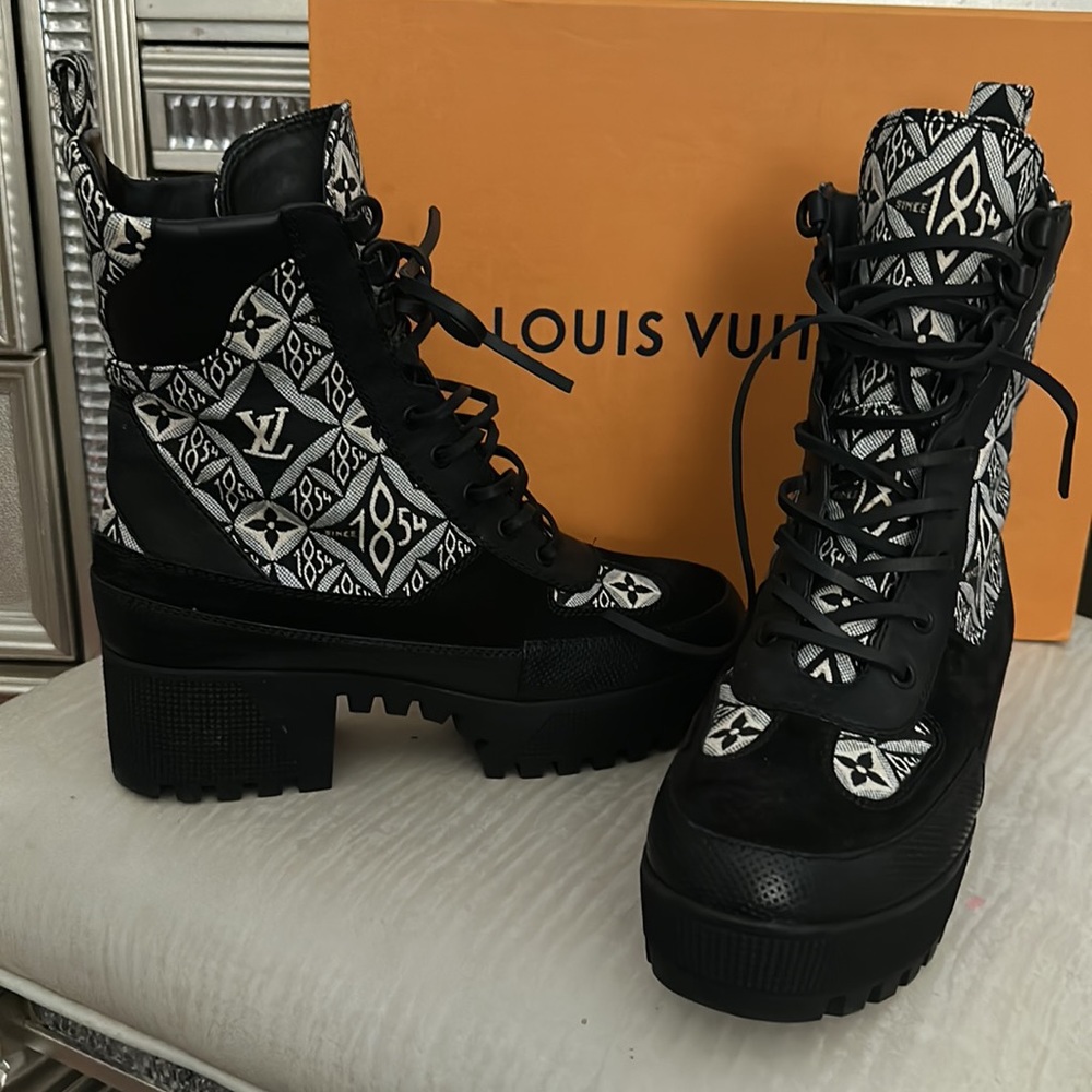 Louis Vuitton
Lauréate leather boots size 37.5 - Picture 3 of 9